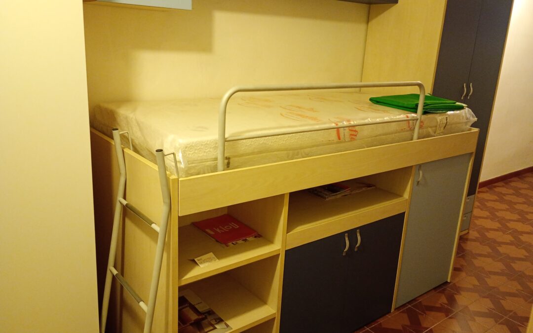 OFFERTA SPECIALE Cameretta Armadi letto e scrittoio